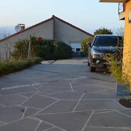 Oda ve Kahvaltı D'hotes The Yellow Cube 4*