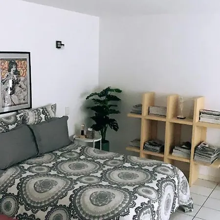 Oda ve Kahvaltı D'hotes The Yellow Cube Aubière