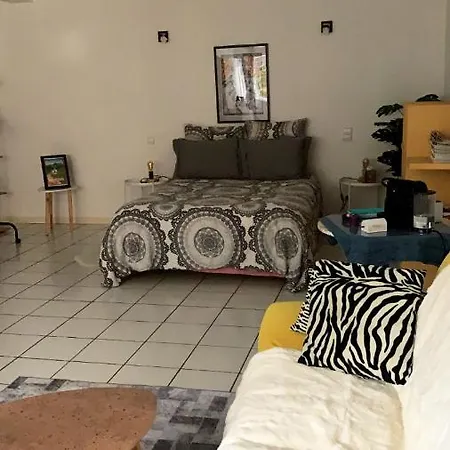 Oda ve Kahvaltı D'hotes The Yellow Cube Aubière