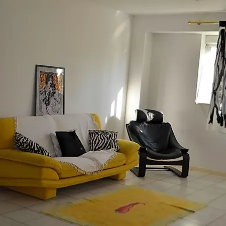 Bed & Breakfast D'hotes The Yellow Cube 3*
