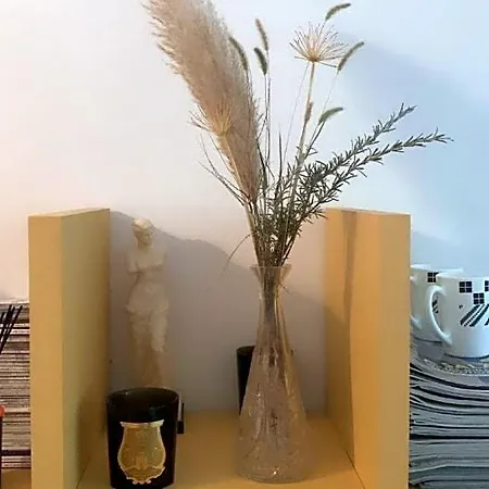D'hotes The Yellow Cube Bed & Breakfast